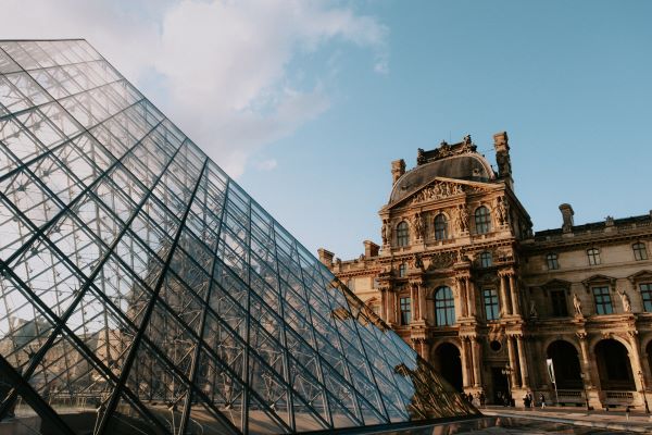 The louvre - 10 Most Famous Museums