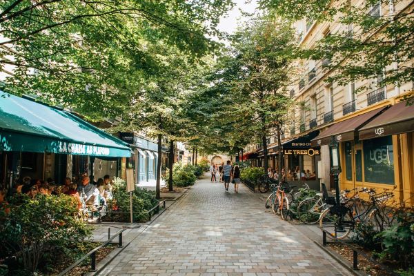 Le Marais: A Historic and Vibrant Neighborhood in Paris